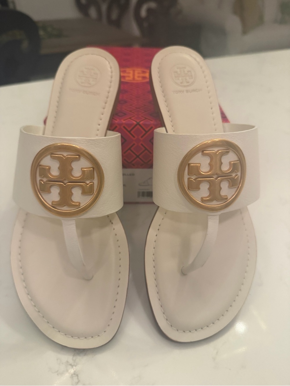Tory Burch Ivory Benton Sandal sz 9.5  with Gold Logo Medallion